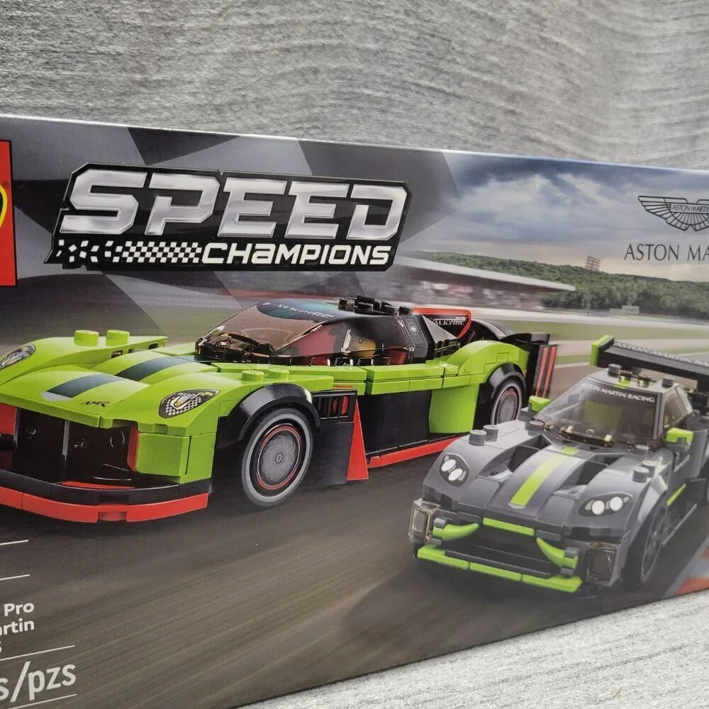Lego Aston Martin Valkyrie AMR Pro and Aston Martin Vantage GT3 76910